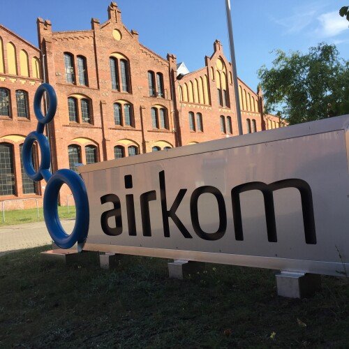 Kontaktieren Sie uns.<br />
Unsere Zentrale ist für Sie da. airkom Druckluft GmbH